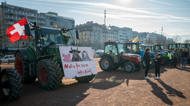 ‘Chúng tôi muốn thức tỉnh mọi người’: Cuộc biểu tình của nông dân đã lan rộng đến Thụy Sĩ