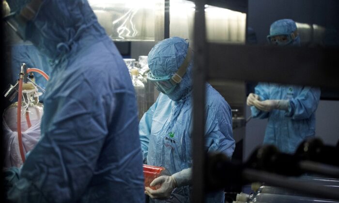 Một nhà virus học trốn khỏi Trung Quốc cáo buộc Bắc Kinh che giấu thông tin về đại dịch
