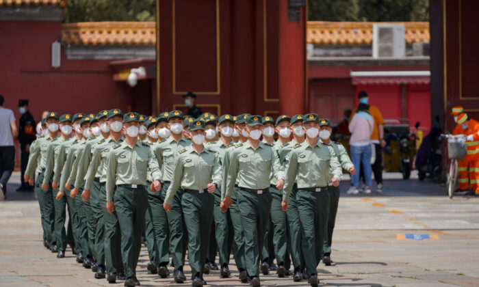 Quan hệ Mỹ – Trung căng thẳng, ăn miếng trả miếng