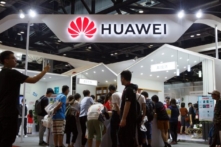 Trung Quốc chỉ trích Mỹ “áp bức vô lương tâm”vì ngăn cản Brazil chọn Huawei