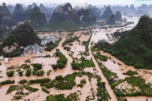 Trung Quốc ban bố cảnh báo mới nhất: Mưa đá, sấm chớp, cuồng phong, lũ ống liên tiếp đổ bộ