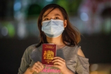 Trung Quốc dọa tẩy chay hộ chiếu nước Anh cấp cho người Hồng Kông