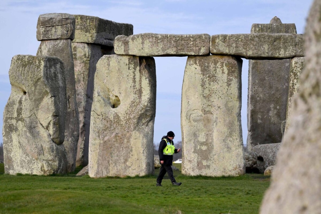 Những trụ tròn khổng lồ gần Stonehenge