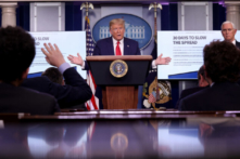 Nghị sĩ Mỹ phản đối đề xuất hoãn bầu cử của TT Trump