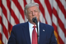 TT Trump ký luật trừng phạt các quan chức Trung Cộng về vấn đề Hồng Kông