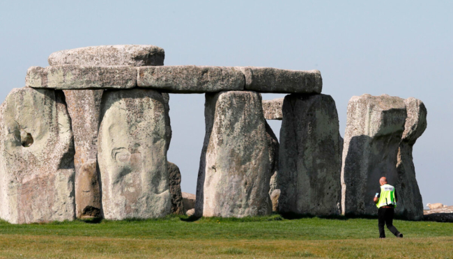 Những trụ tròn khổng lồ gần Stonehenge