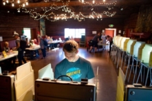 Bầu cử Mỹ: Một số bang quan trọng đã bắt đầu bỏ phiếu sớm