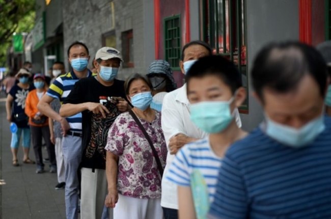Phỏng vấn tuyến đầu: Dịch bệnh lan truyền, đã có ca nhiễm trong tiểu khu lớn nhất ở Bắc Kinh