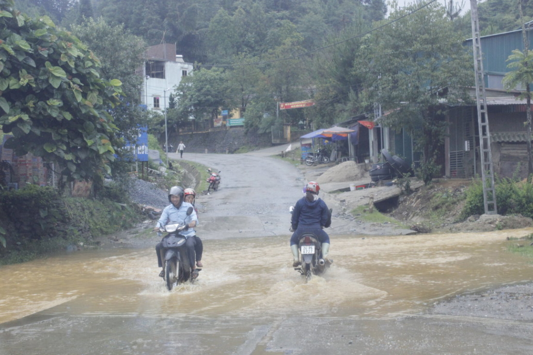 Mưa lớn sạt lở, sụt lún nhiều điểm ở Lào Cai