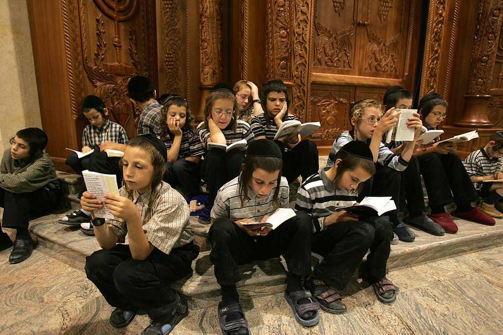Người Do Thái: Dạy con đọc sách để tẩy tịnh tâm hồn