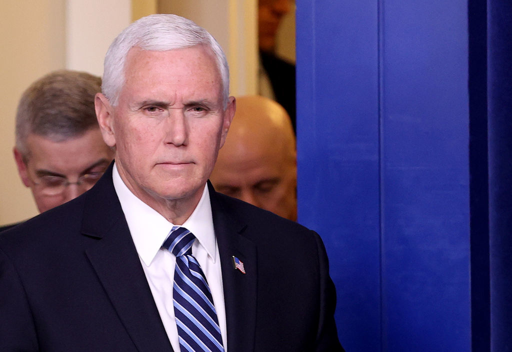 Phó Tổng thống Mike Pence: Anh hùng thầm lặng ẩn sau ánh hào quang