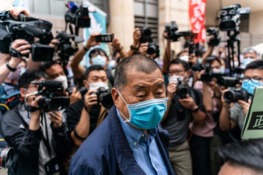 Ông trùm truyền thông Hồng Kông và người sáng lập tờ nhật báo Apple Daily, ông Jimmy Lai đến Tòa án sơ thẩm Tây Cửu Long vào ngày 18/5/2020 tại Hồng Kông, Trung Quốc. 