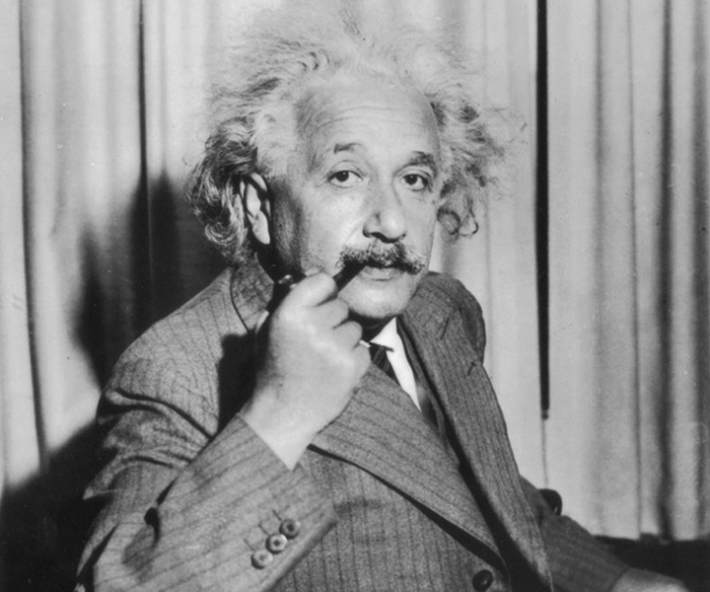 Bí quyết của thiên tài Einstein: Thành công = Làm việc + Chơi + Giữ im lặng