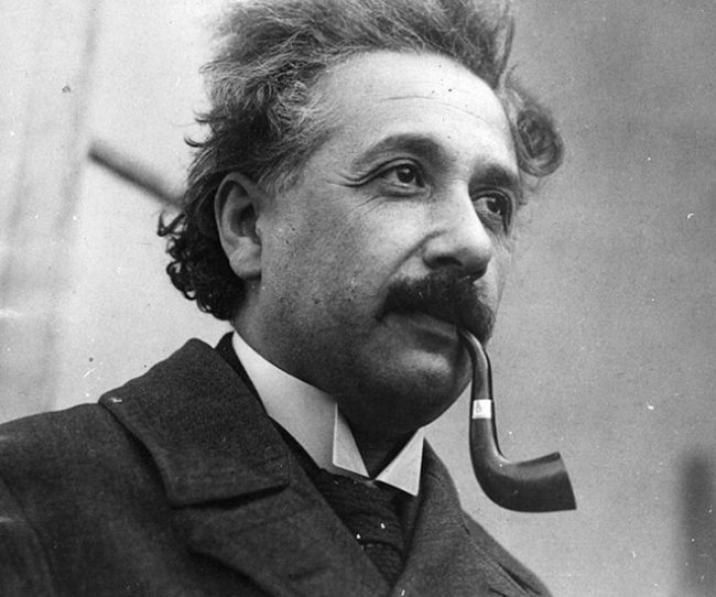 Bí quyết của thiên tài Einstein: Thành công = Làm việc + Chơi + Giữ im lặng