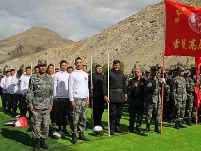 Đội võ sinh Trung Quốc sẽ huấn luyện chiến đấu tay không cho lực lượng lính biên phòng tại biên giới. (Ảnh: WEIBO)