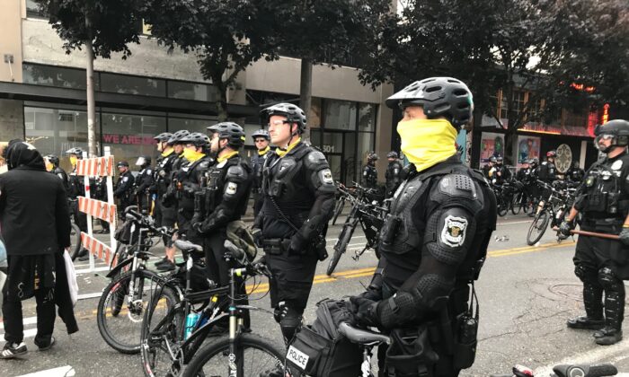 Cảnh sát Seattle giải tán ‘Khu Tự trị Capitol Hill’