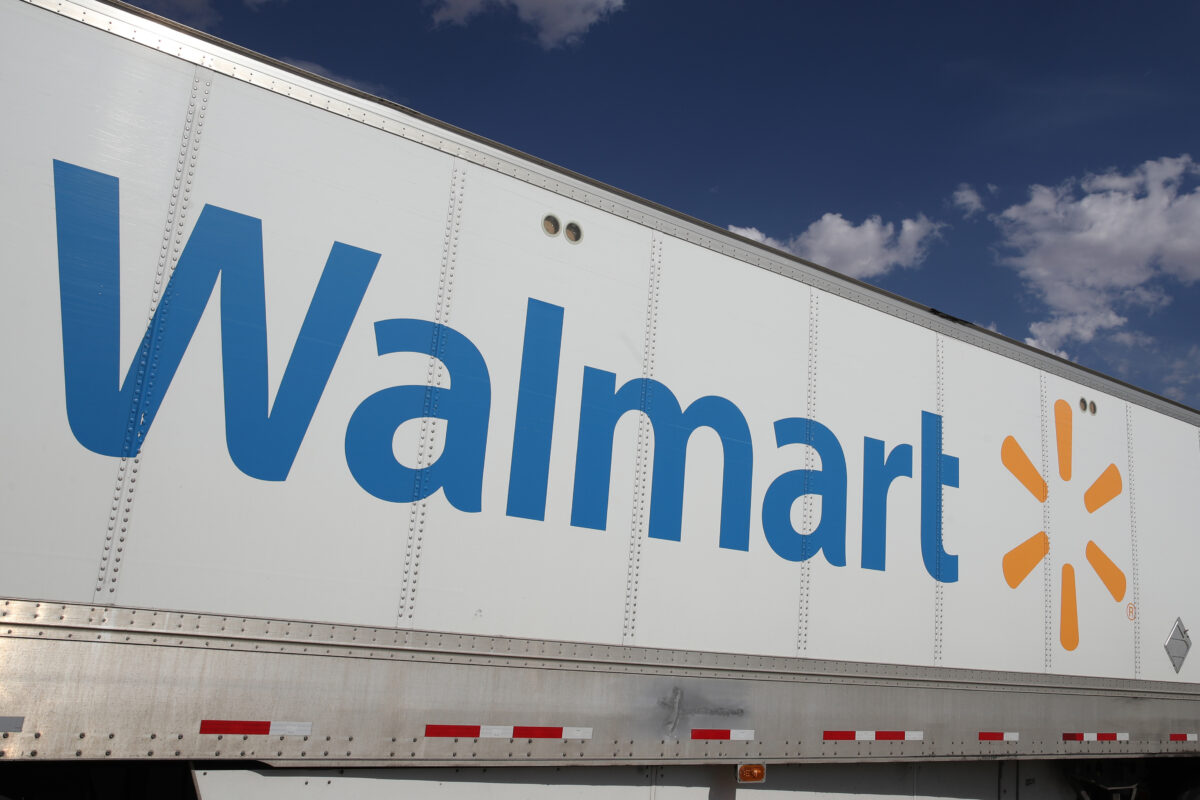 Walmart, Marks & Spencer chuẩn bị cho mùa khai trường biến động