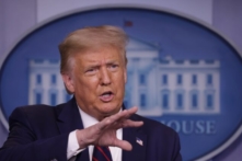 TT Trump ký sắc lệnh ưu tiên người lao động Mỹ