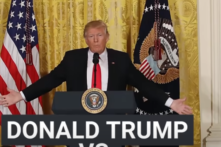 Tổng thống Trump ký Sắc lệnh hành pháp giảm phụ thuộc của Hoa Kỳ vào dược phẩm và thiết bị y tế Trung Quốc