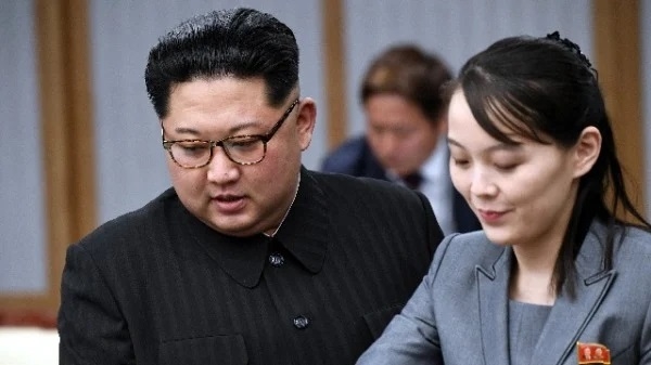 Tình báo Hàn Quốc: Hình ảnh Kim Jong Un gần đây là giả, Triều Tiên đã chuyển giao quyền lực cho cô em gái của ông