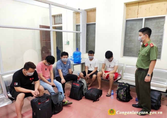 Hàng trăm người Trung Quốc ồ ạt nhập cảnh vào Việt Nam trái phép