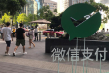 Lệnh cấm WeChat giúp người Mỹ gốc Hoa thoát khỏi tuyên truyền của Bắc Kinh