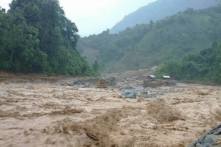 Thượng nguồn sông Hồng nước dâng cao sau khi Trung Quốc xả lũ