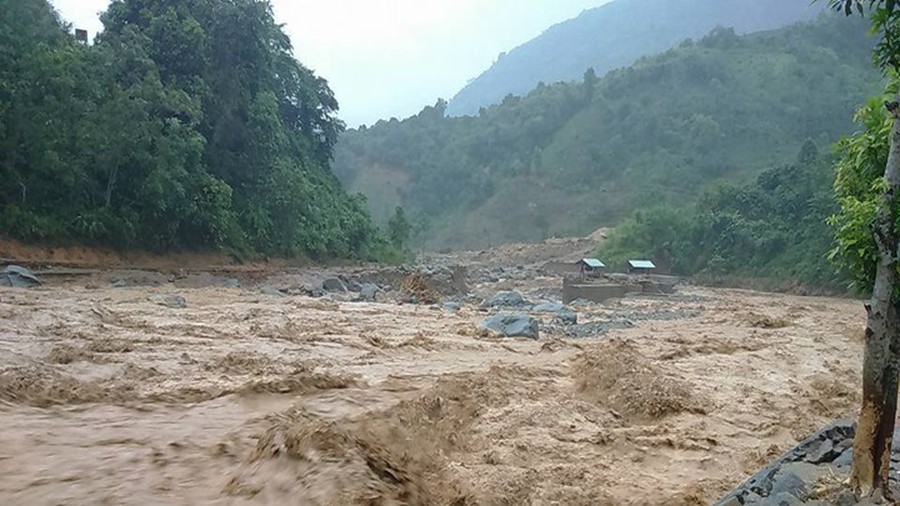 Thượng nguồn sông Hồng nước dâng cao sau khi Trung Quốc xả lũ