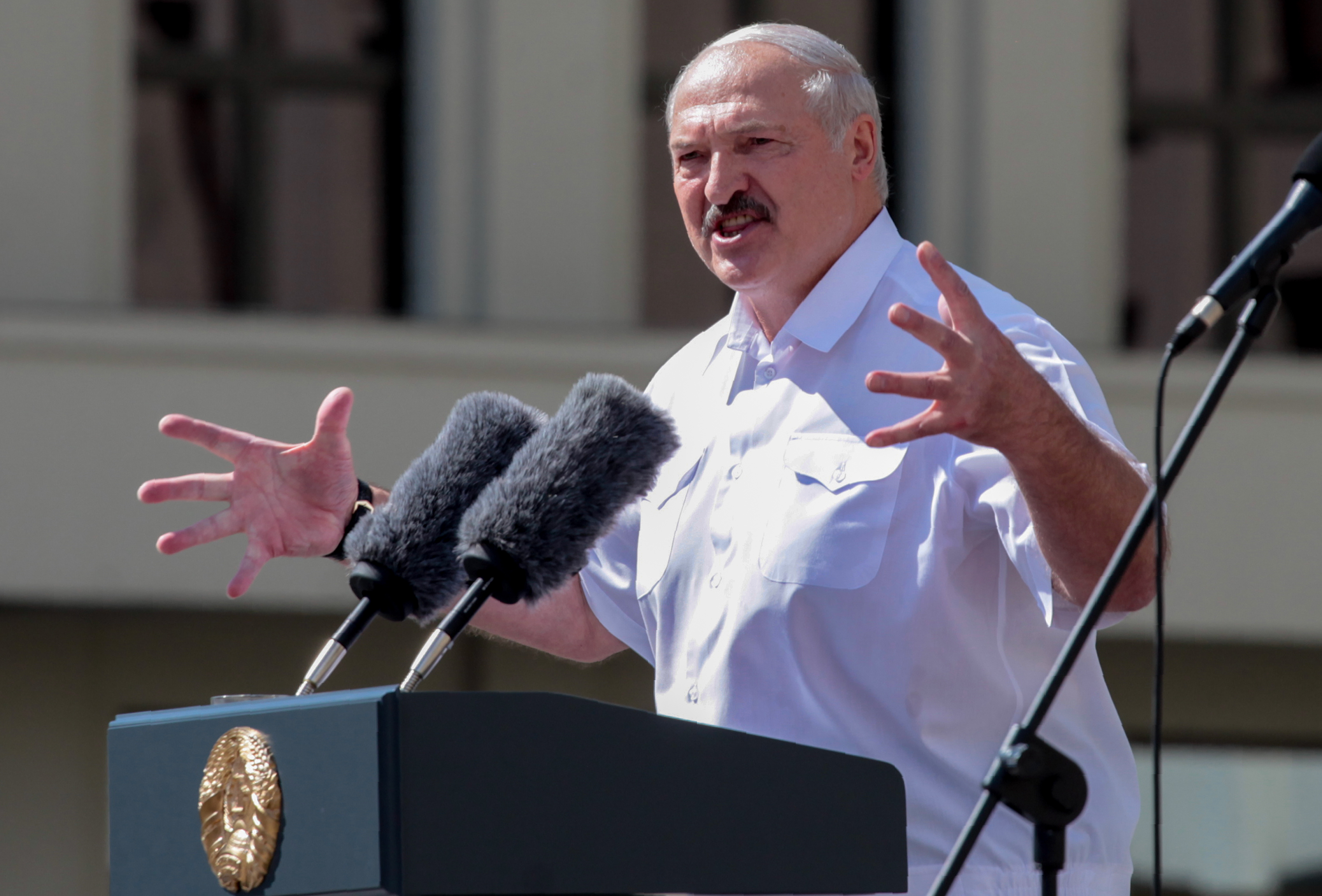 Tổng thống Belarus Alexander Lukashenko phát biểu tại một buổi mít tinh được tổ chức để ủng hộ ông ở trung tâm Minsk, vào ngày 16 tháng 8 năm 2020. (Ảnh Siarhei Leskiec / AFP qua Getty Images)
