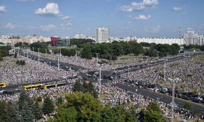 Hơn 200.000 người biểu tình ở Belarus phản đối Tổng thống tái cử