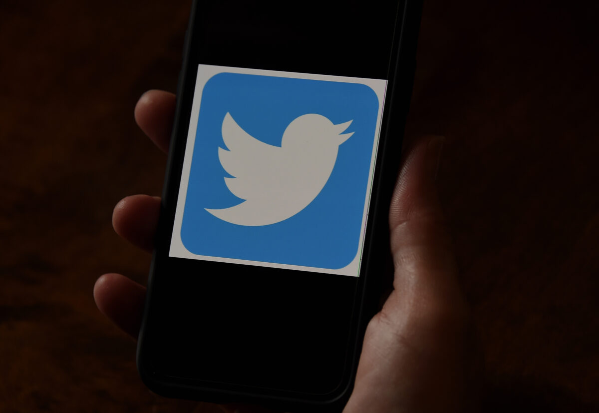 Twitter cấm vĩnh viễn tài khoản của giọng ca Bill Mitchell