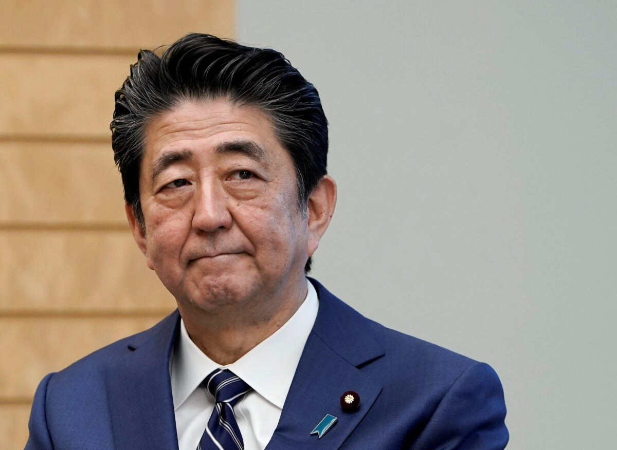 Thủ tướng Nhật Bản vào viện kiểm tra y tế