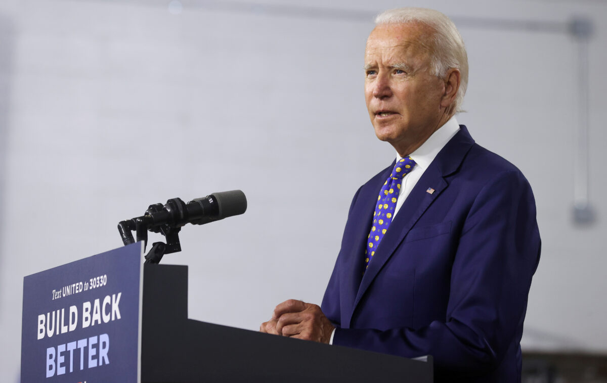 Ứng cử viên tổng thống đảng Dân chủ kiêm cựu Phó Tổng thống Joe Biden phát biểu về kế hoạch chống bất bình đẳng chủng tộc tại một sự kiện vận động tranh cử ở Wilmington, Delaware, vào ngày 28/7/2020 (Ảnh Jonathan Ernst / File Photo / Reuters)