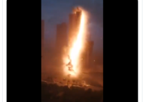 Tia sét như ‘rồng lửa’ đánh trúng tòa chung cư tại Thẩm Dương, Trung Quốc