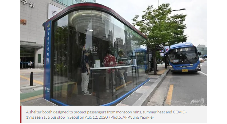 Các nhà chờ xe buýt sẽ được trang bị máy khử trùng không khí bằng tia cực tím có khả năng tiêu diệt từ 96-99% các loại virus. (Ảnh chụp màn hình theo channelnewsasia)