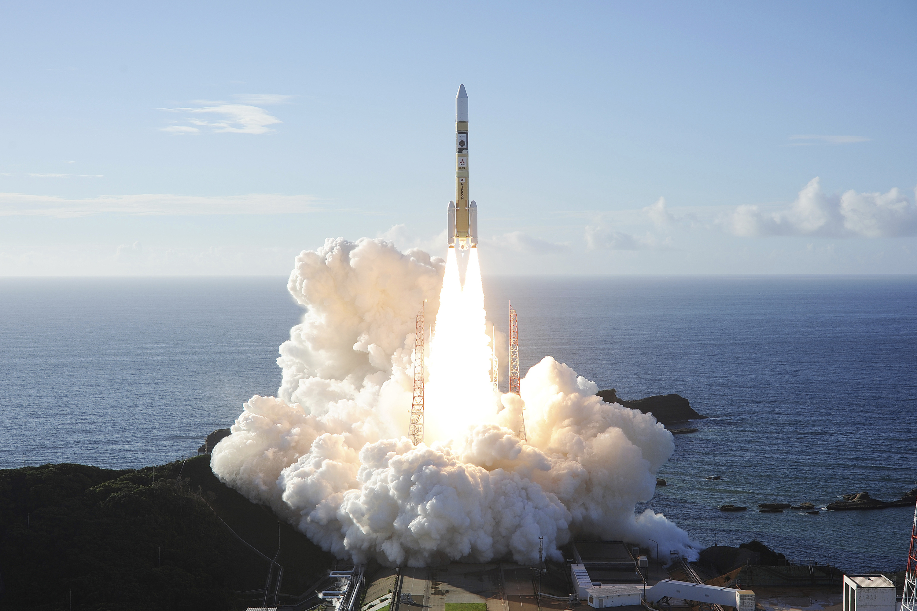 Một tên lửa H-IIA với tàu quỹ đạo Hỏa tinh của Các Tiểu vương quốc Ả Rập Thống nhất cất cánh từ Trung tâm Vũ trụ Tanegashima ở Kagoshima, miền nam Nhật Bản, vào ngày 20/7/2020. (Ảnh MHI qua AP)