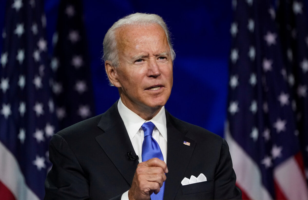 Từ Trung tâm Chase ở Wilmington, Del., cựu phó Tổng thống Joe Biden chấp nhận đề cử chức vị tổng thống của Đảng Dân Chủ trong một bài phát biểu trước Hội Nghị Toàn Quốc Đảng Dân Chủ 2020 được thực hiện trực tuyến vào ngày 20/8/2020. (Ảnh Kevin Lamarque / Reuters)