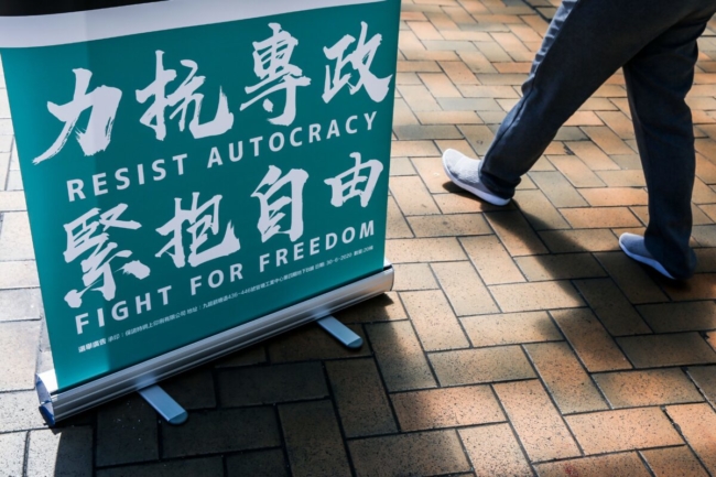 Hồng Kông hoãn bầu cử trong một năm