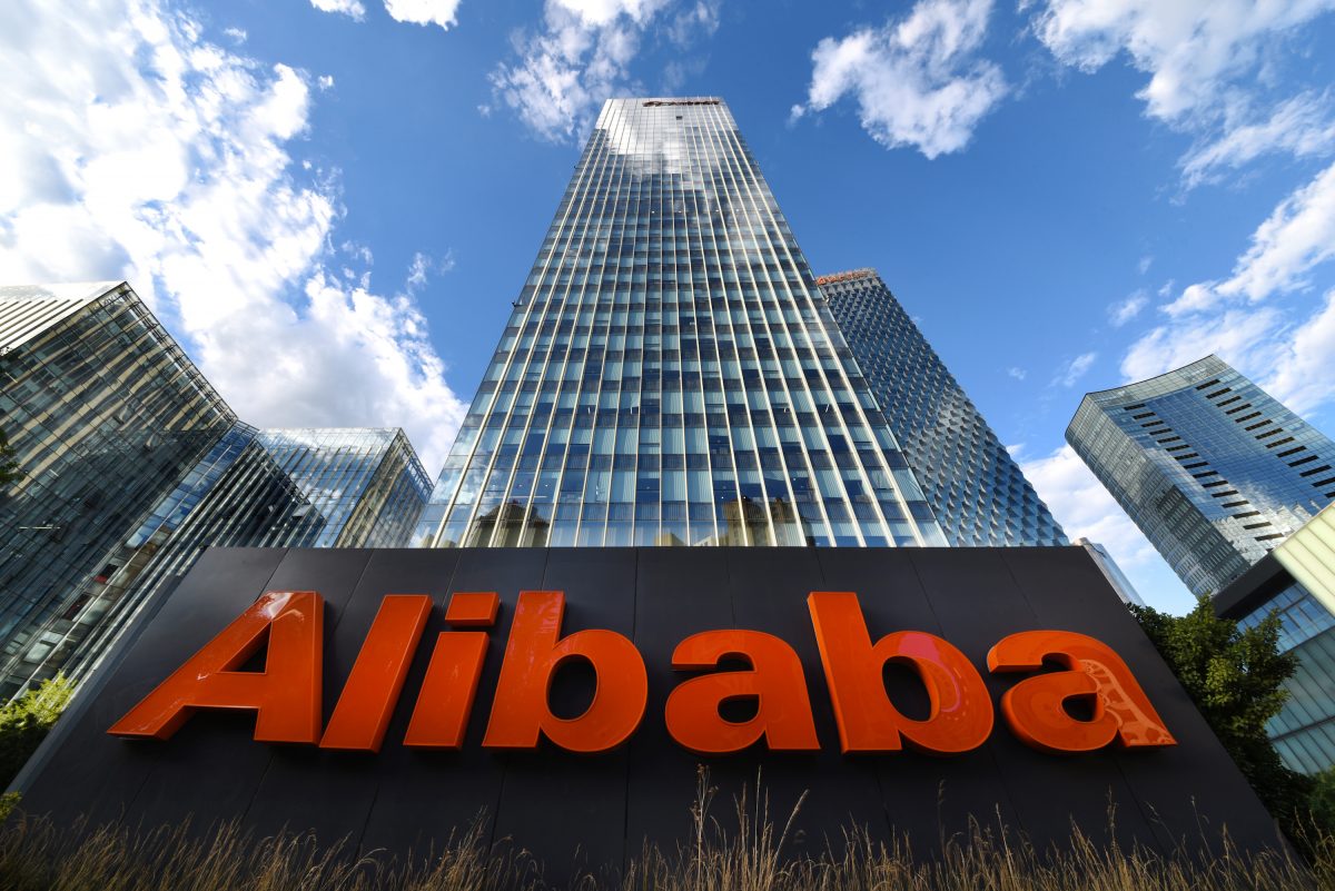 TT Trump đang xem xét cấm Alibaba tại Mỹ