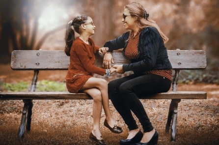 Cha mẹ nên dạy con về tình yêu như thế nào?