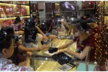 Giá vàng lao dốc về 50 triệu đồng/lượng