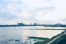 Bãi bồi sông Hồng biến mất do mực nước sông lên nhanh, gần mức báo động 1