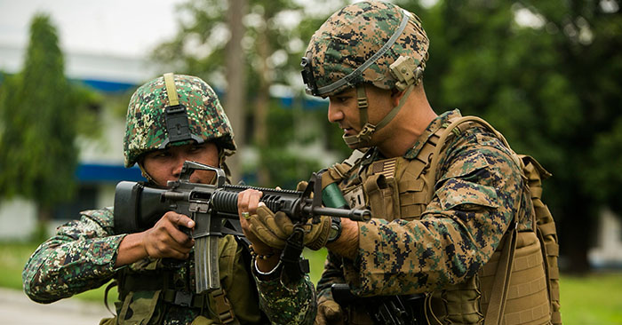 Philippines cảnh báo Trung Quốc về ‘điều tồi tệ nhất’ trên Biển Đông