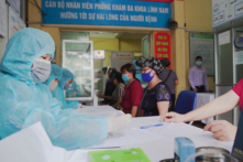 Tin Việt Nam tổng hợp: Xác nhận ca tử vong thứ 32 do Covid-19, khám xét nhà ông Nguyễn Đức Chung