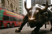 S&P 500 tăng lên mức cao kỷ lục, xóa sạch tất cả tổn thất do virus Trung Cộng