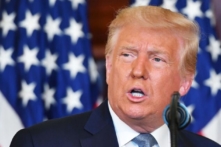 TT Trump: Đảng Dân Chủ ‘cố tình’ xóa cụm từ ‘dưới Thượng Đế’ khỏi Lời thề Trung thành