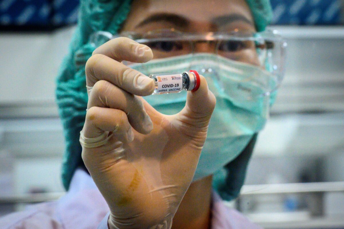 Peru thử nghiệm diện rộng vaccine Covid-19 Trung Quốc, Mexico nhận thử nghiệm 2.000 liều vaccine Sputnik V của Nga