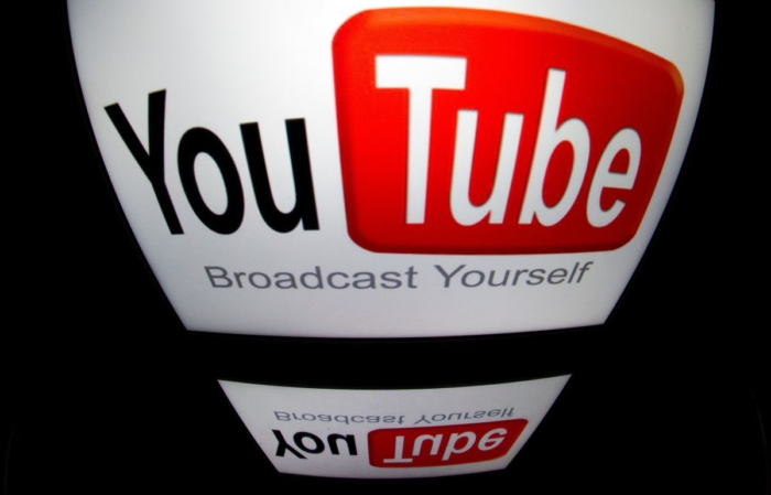 Logo của YouTube trên máy tính bảng ở Paris, Pháp, vào ngày 4/12/2012. (Ảnh: Lionel Bonaventure/AFP/Getty Images qua The Epoch Times)