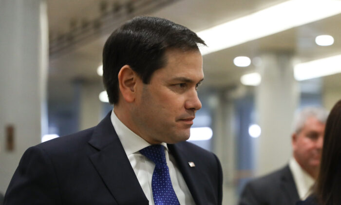 Thượng nghị sĩ Marco Rubio trong khu vực tàu điện ngầm của Thượng viện ở Điện Capitol vào ngày 4 tháng 2 năm 2020. (Ảnh Charlotte Cuthbertson / The Epoch Times)