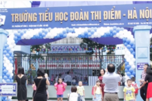 Trường tiểu học ở Hà Nội bỏ quên học sinh lớp 3 trên xe đưa đón